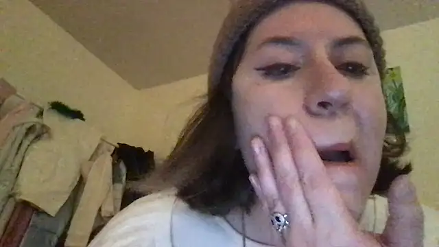 Snapshot of HYPHYtype chatting on 12.03.25 HYPHYtype online show from 12.03.25