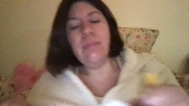 Snapshot of HYPHYtype chatting on 12.18.25 HYPHYtype online show from 12.18.25