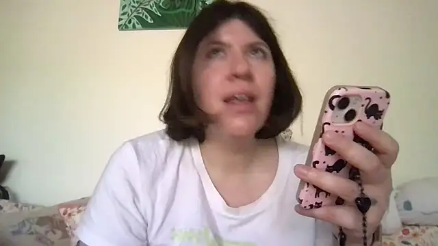 Snapshot of HYPHYtype chatting on 12.18.25 HYPHYtype online show from 12.18.25