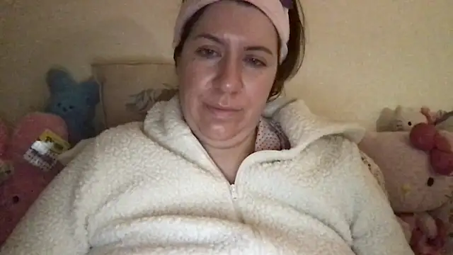 Snapshot of HYPHYtype chatting on 12.19.25 HYPHYtype online show from 12.19.25