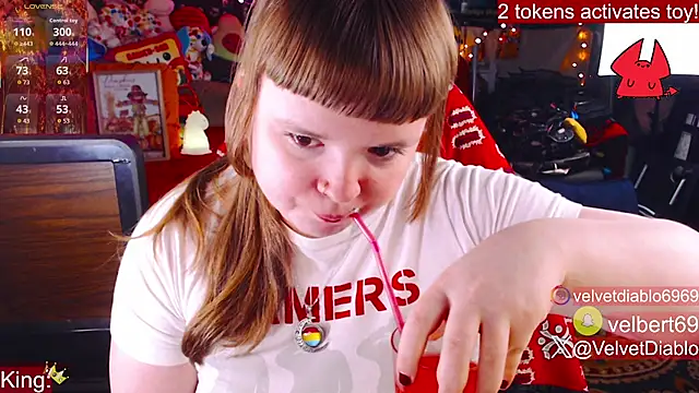 Snapshot of VelvetDiablo chatting on 11.12.25 VelvetDiablo online show from 11.12.25