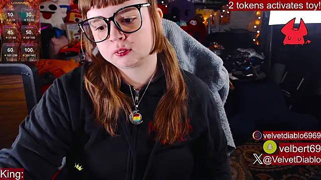 Snapshot of VelvetDiablo chatting on 11.26.25 VelvetDiablo online show from 11.26.25