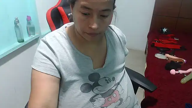 Snapshot of NatalySexxxMilk chatting on 10.26.25 NatalySexxxMilk online show from 10.26.25