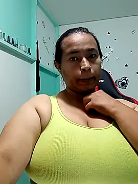 Snapshot of NatalySexxxMilk chatting on 11.14.25 NatalySexxxMilk online show from 11.14.25