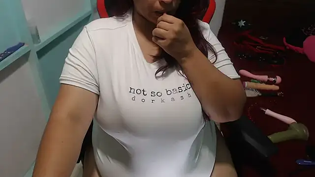 Snapshot of NatalySexxxMilk chatting on 11.18.25 NatalySexxxMilk online show from 11.18.25