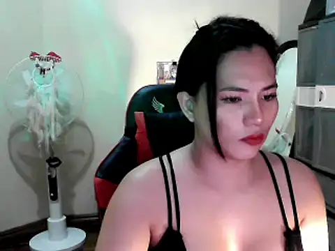 Snapshot of BrendaMore chatting on 02.01.25 BrendaMore online show from 02.01.25