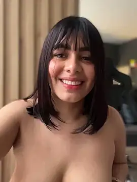 Snapshot of Roxxannne chatting on 01.11.25 Roxxannne online show from 01.11.25