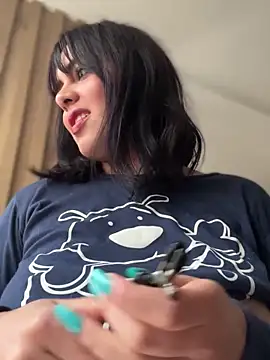 Snapshot of Roxxannne chatting on 02.20.25 Roxxannne online show from 02.20.25