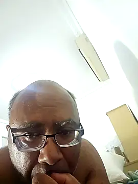 Snapshot of mesd45 chatting on 10.22.25 mesd45 online show from 10.22.25