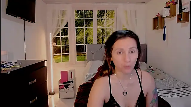 vanessabrown  online show from 07.07.26