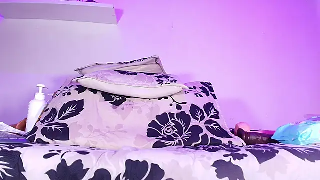 Snapshot of sofi_decker chatting on 01.22.25 sofi decker online show from 01.22.25