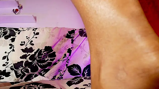 Snapshot of sofi_decker chatting on 02.22.25 sofi decker online show from 02.22.25