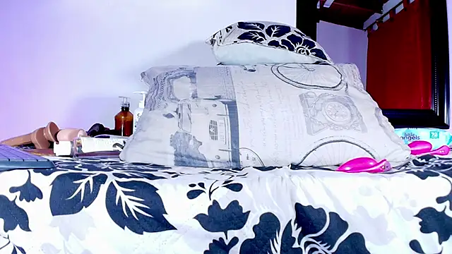 Snapshot of sofi_decker chatting on 03.08.25 sofi decker online show from 03.08.25