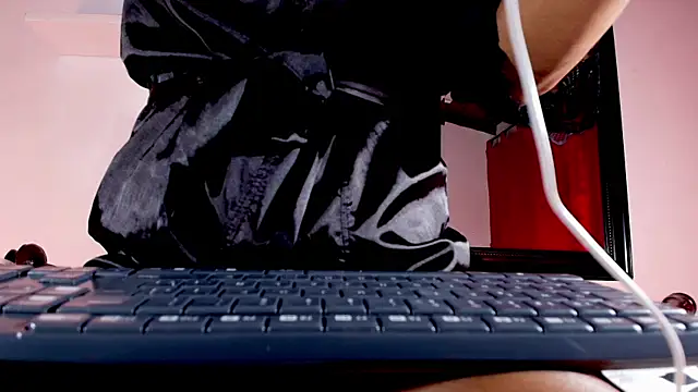 Snapshot of sofi_decker chatting on 03.14.25 sofi decker online show from 03.14.25