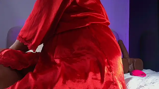 Snapshot of sofi_decker chatting on 11.12.25 sofi decker online show from 11.12.25