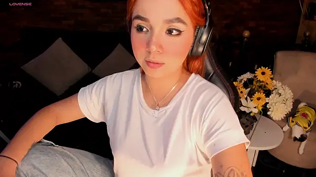 Snapshot of GiaBrooksX chatting on 11.09.25 GiaBrooksX online show from 11.09.25