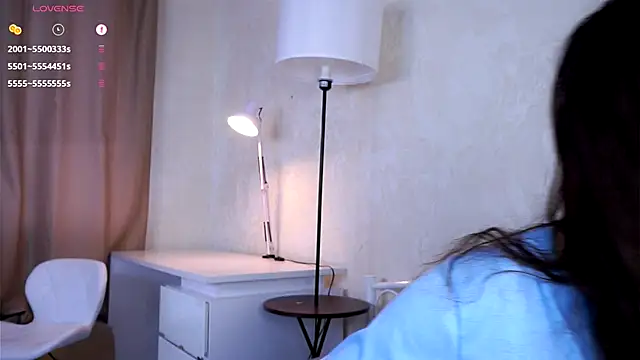 Snapshot of Holla_Molly chatting on 10.27.25 Holla Molly online show from 10.27.25