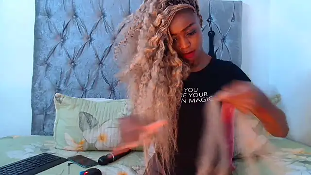 Snapshot of AvaOcean chatting on 03.22.25 AvaOcean online show from 03.22.25