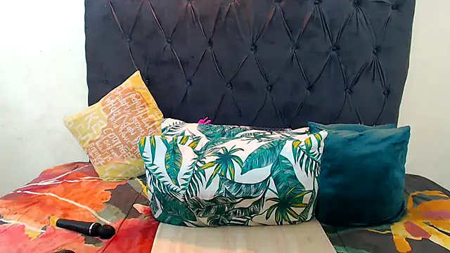 Snapshot of AvaOcean chatting on 10.14.25 AvaOcean online show from 10.14.25