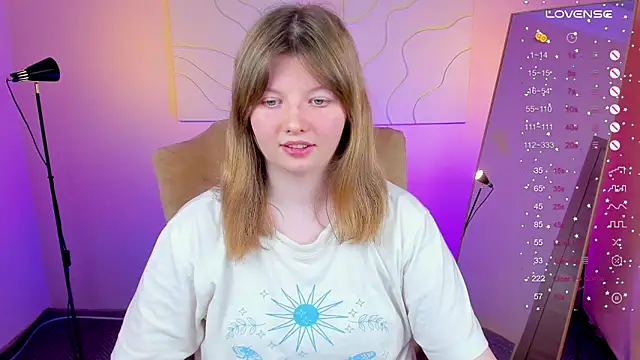 Snapshot of Vivian_cutie chatting on 01.25.25 Vivian cutie online show from 01.25.25