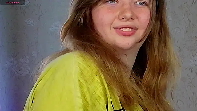 Snapshot of Vivian_cutie chatting on 09.14.25 Vivian cutie online show from 09.14.25