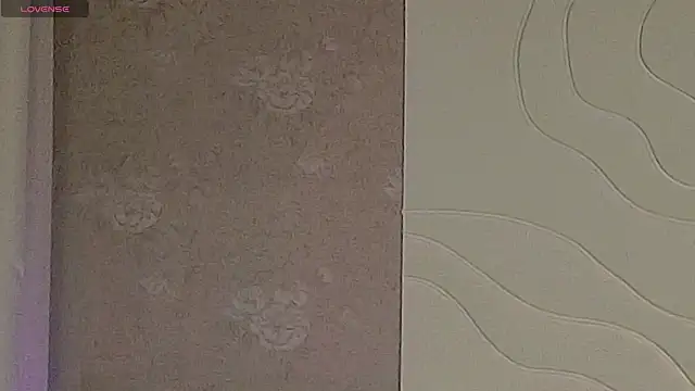 Snapshot of Vivian_cutie chatting on 10.24.25 Vivian cutie online show from 10.24.25