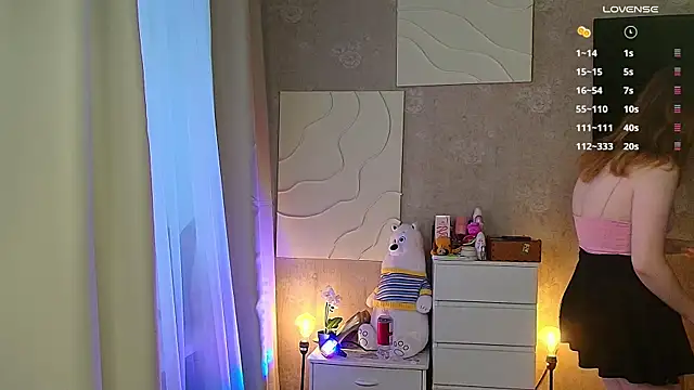 Snapshot of Vivian_cutie chatting on 11.08.25 Vivian cutie online show from 11.08.25