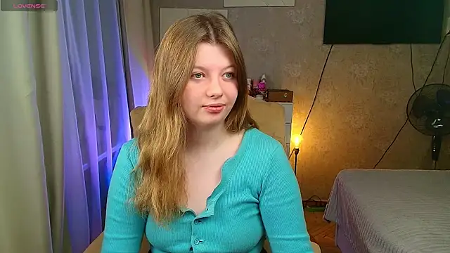 Snapshot of Vivian_cutie chatting on 11.22.25 Vivian cutie online show from 11.22.25