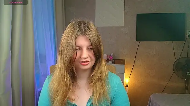 Snapshot of Vivian_cutie chatting on 11.29.25 Vivian cutie online show from 11.29.25