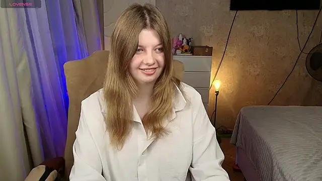 Snapshot of Vivian_cutie chatting on 12.05.25 Vivian cutie online show from 12.05.25