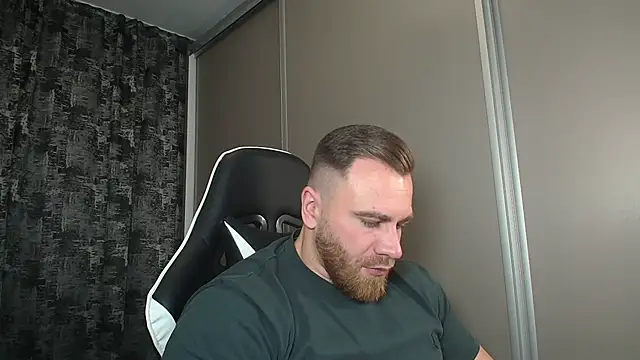 Snapshot of Thori92 chatting on 12.27.24 Thori92 online show from 12.27.24