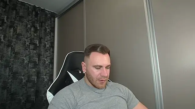Snapshot of Thori92 chatting on 01.08.25 Thori92 online show from 01.08.25