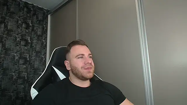 Snapshot of Thori92 chatting on 01.10.25 Thori92 online show from 01.10.25