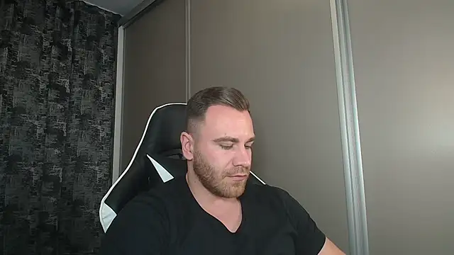 Snapshot of Thori92 chatting on 01.12.25 Thori92 online show from 01.12.25