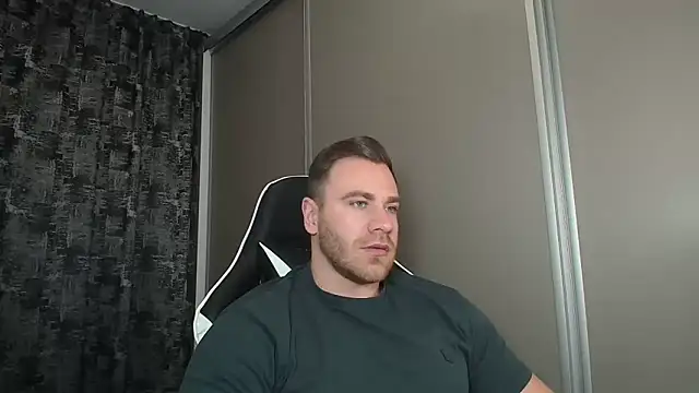 Snapshot of Thori92 chatting on 01.19.25 Thori92 online show from 01.19.25