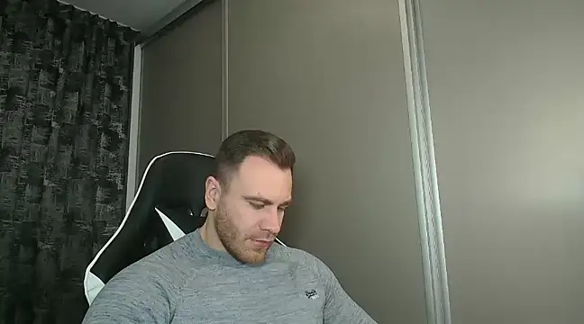 Snapshot of Thori92 chatting on 02.01.25 Thori92 online show from 02.01.25