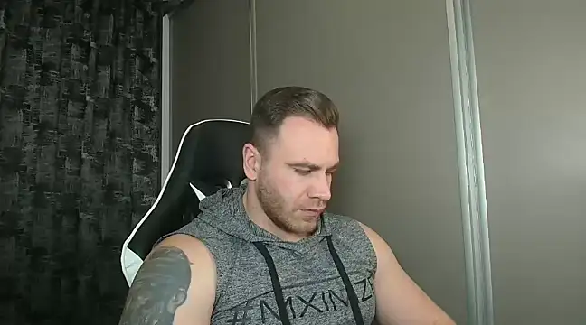 Snapshot of Thori92 chatting on 02.01.25 Thori92 online show from 02.01.25