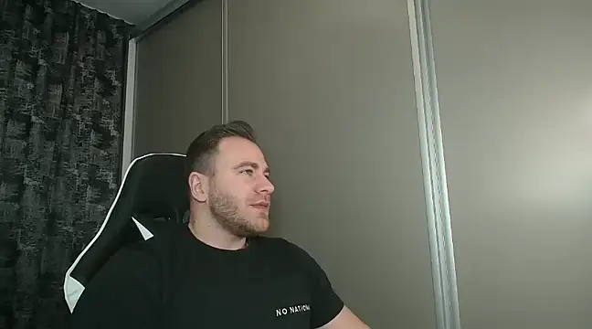 Snapshot of Thori92 chatting on 02.02.25 Thori92 online show from 02.02.25