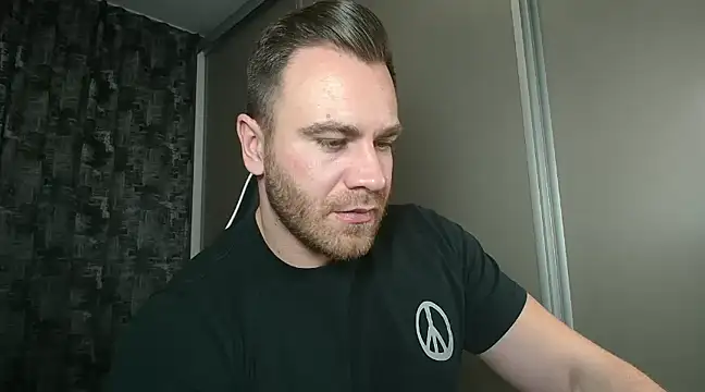Snapshot of Thori92 chatting on 02.04.25 Thori92 online show from 02.04.25