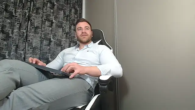 Snapshot of Thori92 chatting on 02.10.25 Thori92 online show from 02.10.25