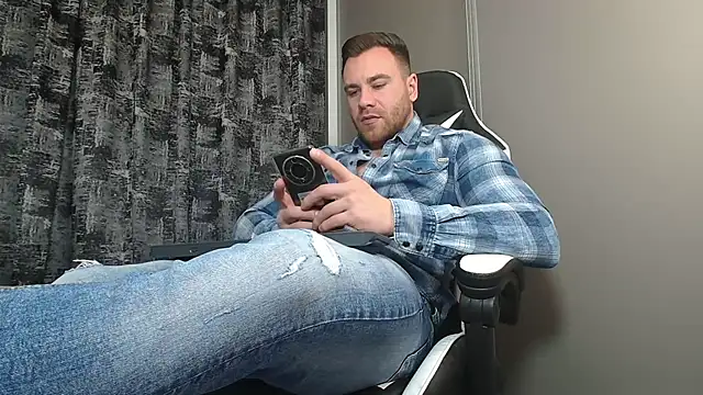Snapshot of Thori92 chatting on 02.17.25 Thori92 online show from 02.17.25