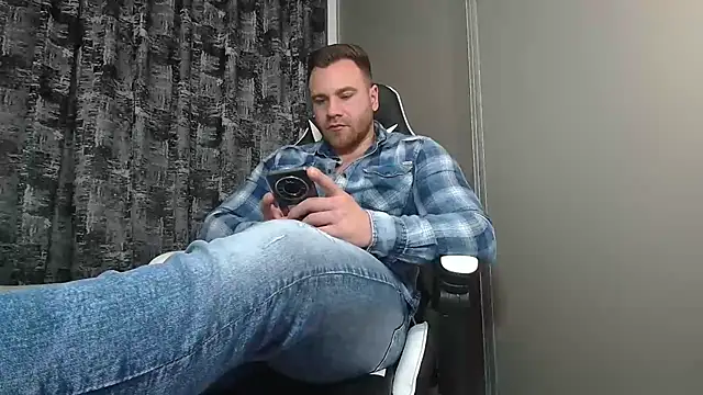 Snapshot of Thori92 chatting on 02.17.25 Thori92 online show from 02.17.25