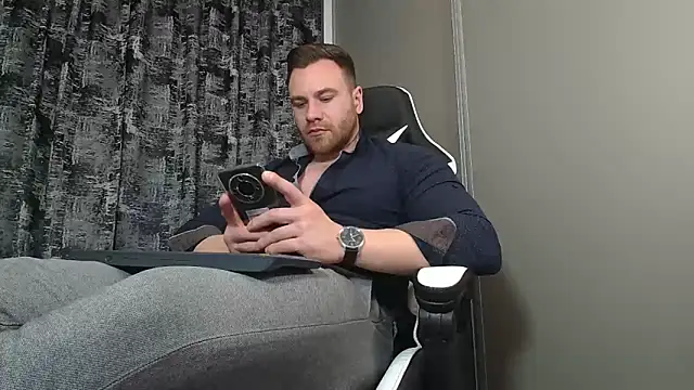 Snapshot of Thori92 chatting on 02.18.25 Thori92 online show from 02.18.25