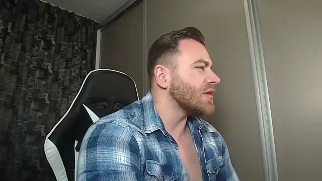 Snapshot of Thori92 chatting on 02.20.25 Thori92 online show from 02.20.25
