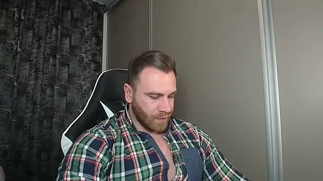 Snapshot of Thori92 chatting on 02.22.25 Thori92 online show from 02.22.25