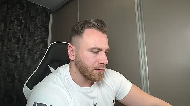 Snapshot of Thori92 chatting on 02.25.25 Thori92 online show from 02.25.25