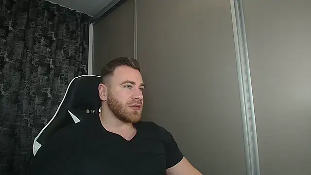 Snapshot of Thori92 chatting on 02.28.25 Thori92 online show from 02.28.25