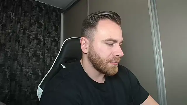 Snapshot of Thori92 chatting on 03.04.25 Thori92 online show from 03.04.25