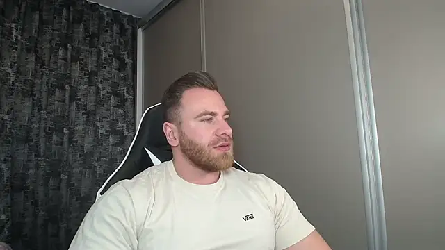 Snapshot of Thori92 chatting on 03.05.25 Thori92 online show from 03.05.25