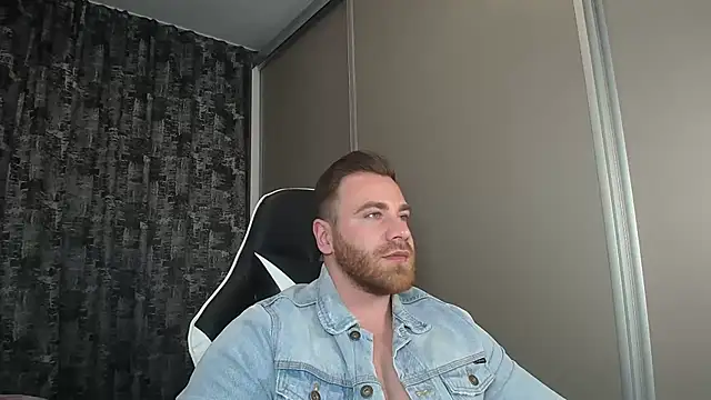 Snapshot of Thori92 chatting on 03.05.25 Thori92 online show from 03.05.25